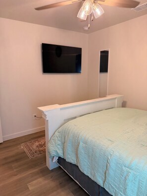 Room - 3-bedroom house in lovely Lubbock with AC for your stay (Lubbock)