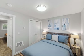 2 bedrooms, iron/ironing board, travel cot, WiFi - #StayInMyDistrict NorthBend Duplex (North Bend)