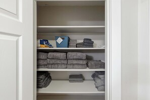 Interior - #StayInMyDistrict NorthBend Retreat (North Bend)
