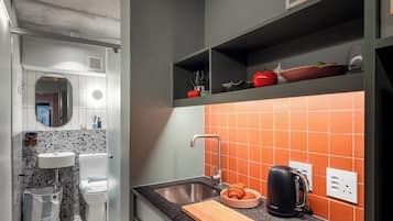 Full-sized fridge, microwave, stovetop, cookware/dishes/utensils