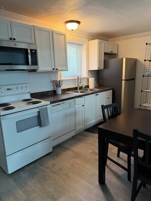 Private kitchen - Peaceful 2-bedroom with Renovated Kitchen in fantastic Orem location (Orem)