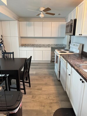 Private kitchen - Peaceful 2-bedroom with Renovated Kitchen in fantastic Orem location (Orem)