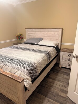 Tabla de planchar con plancha, wifi y ropa de cama 