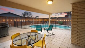 Outdoor dining - Modern Carrollton Retreat | Pool | Sleeps 8 (Carrollton)