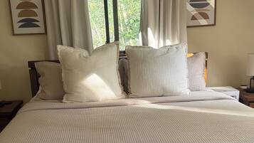 Iron/ironing board, internet, bed sheets