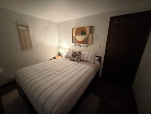 Iron/ironing board, Internet, bed sheets