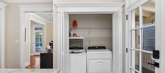 Garden District Luxury Retreat!  Homebase for Sports, Work & Families!