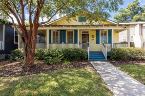 A house with a front porch, a tree, and a well-maintained lawn. - Garden District Luxury Retreat!  Homebase for Sports, Work & Families! (Baton Rouge)