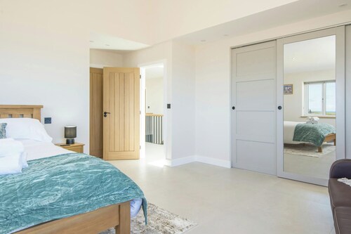 Swn y Don, Gwbert - Six Bedroom Cottage, Sleeps 12