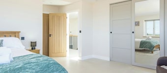 Swn y Don, Gwbert - Six Bedroom Cottage, Sleeps 12