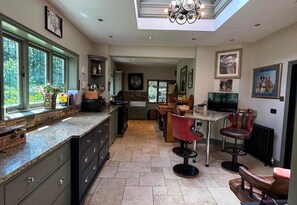 Private kitchen - Chobham 4-bed House, Sleeps 9 w/ Parking & Garden (Woking)