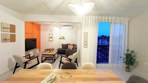 Living area - Vrbo Property (Perpignan)