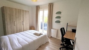 Iron/ironing board, WiFi - Vrbo Property (Perpignan)