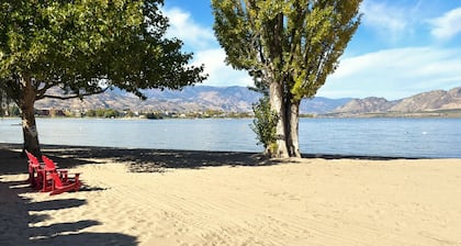 Mediterranean resort located on Lake Osoyoos, private beach, Pkl ball courts