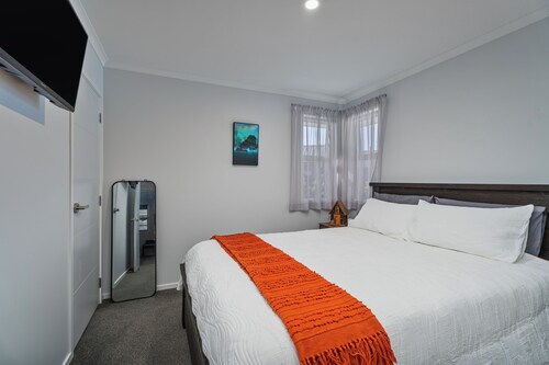 Endeavour Oasis - Whitianga Holiday Home