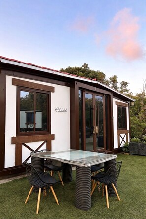Outdoor dining - Vrbo Property (Barra de Navidad)