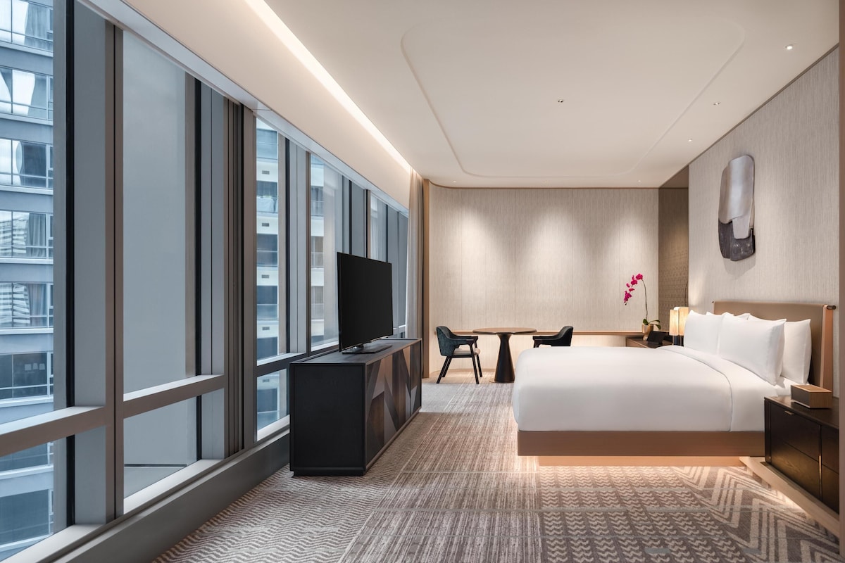 Executive Room, 1 King Bed (Premium) | WiFi (free)