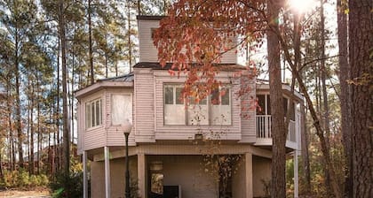 CW - Studio Getaway with Resort Amenities