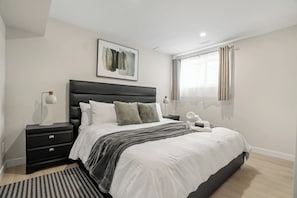 4 bedrooms, desk, travel crib, WiFi