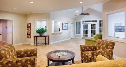 Lake Marion - 3BR Getaway with Resort Amenities