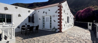 Casa Loli - Cozy Home in Tamaduste, 5 Min to Beach