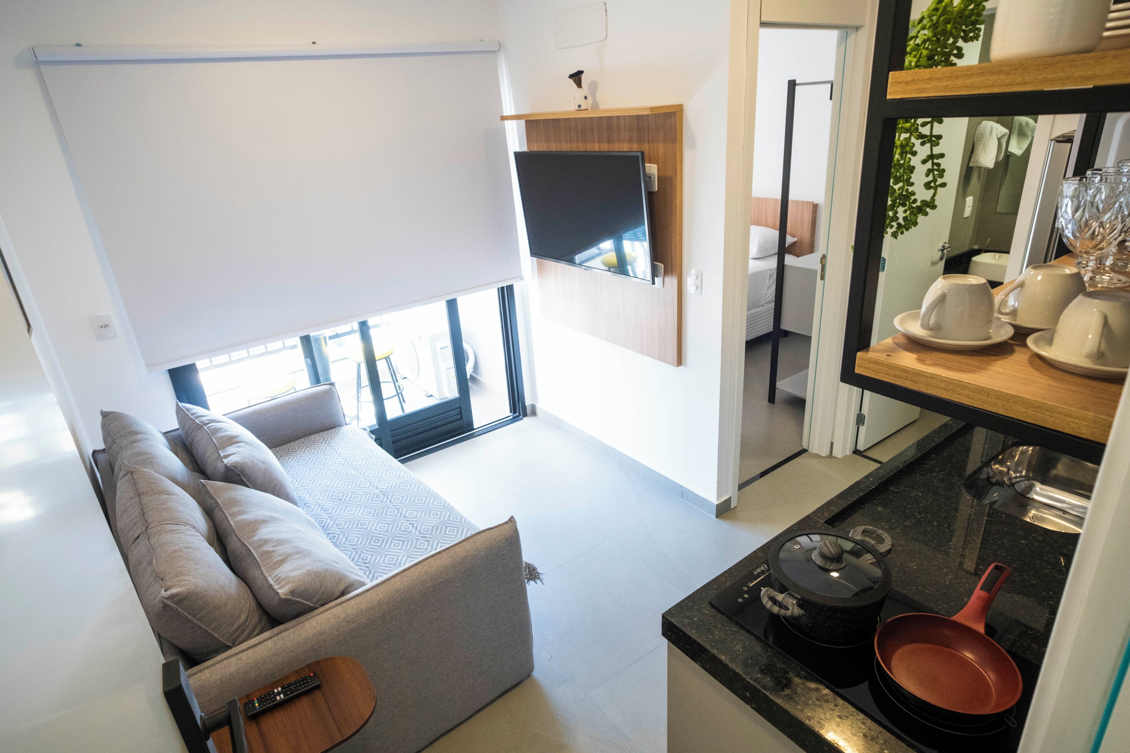 Deluxe Apartment, City View | Blackout drapes, iron/ironing board (on request), WiFi (free)