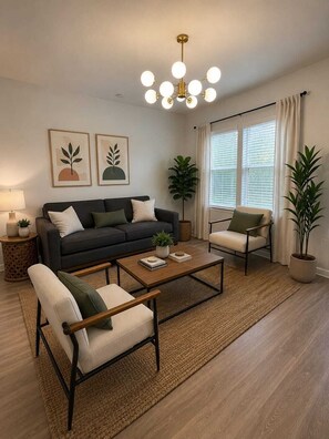 Living area - Lovely 3-bedroom house with AC in Porter Heights (Porter Heights)
