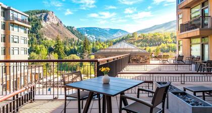 Gondola & Gold by Avantstay Steps to Gondola Shared Pool + Mountain Views Resort Access
