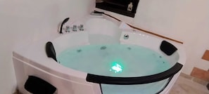 Whirlpool, Haartrockner, Bidet, Handtücher