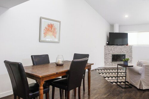 Walkable 3bed 2bath condo with PARKING, GRILL, AC in Hermosa Beach