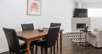 Walkable 3bed 2bath condo with PARKING, GRILL, AC in Hermosa Beach