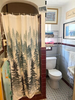 Dusche, Handtücher, Toilettenpapier