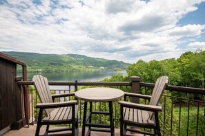 Outdoor dining - The BEST View Huge 3B 2B Apt w/2 Parking & Locker (Mont-Tremblant)