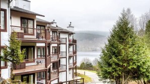 Exterior - The BEST View Huge 3B 2B Apt w/2 Parking & Locker (Mont-Tremblant)