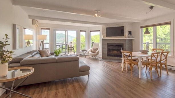 Living area - The BEST View Huge 3B 2B Apt w/2 Parking & Locker (Mont-Tremblant)