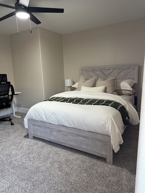 3 habitaciones, tabla de planchar con plancha, wifi y ropa de cama 