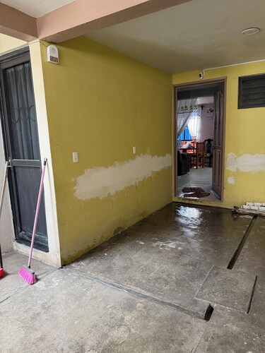 Spacious two-story house with three bedrooms and two bathrooms in an excellent location.