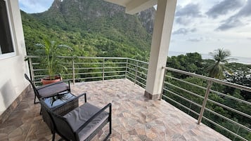 Apartment, 2 Bedrooms, Balcony, Ocean View | In-room safe, blackout drapes, iron/ironing board, WiFi (free)