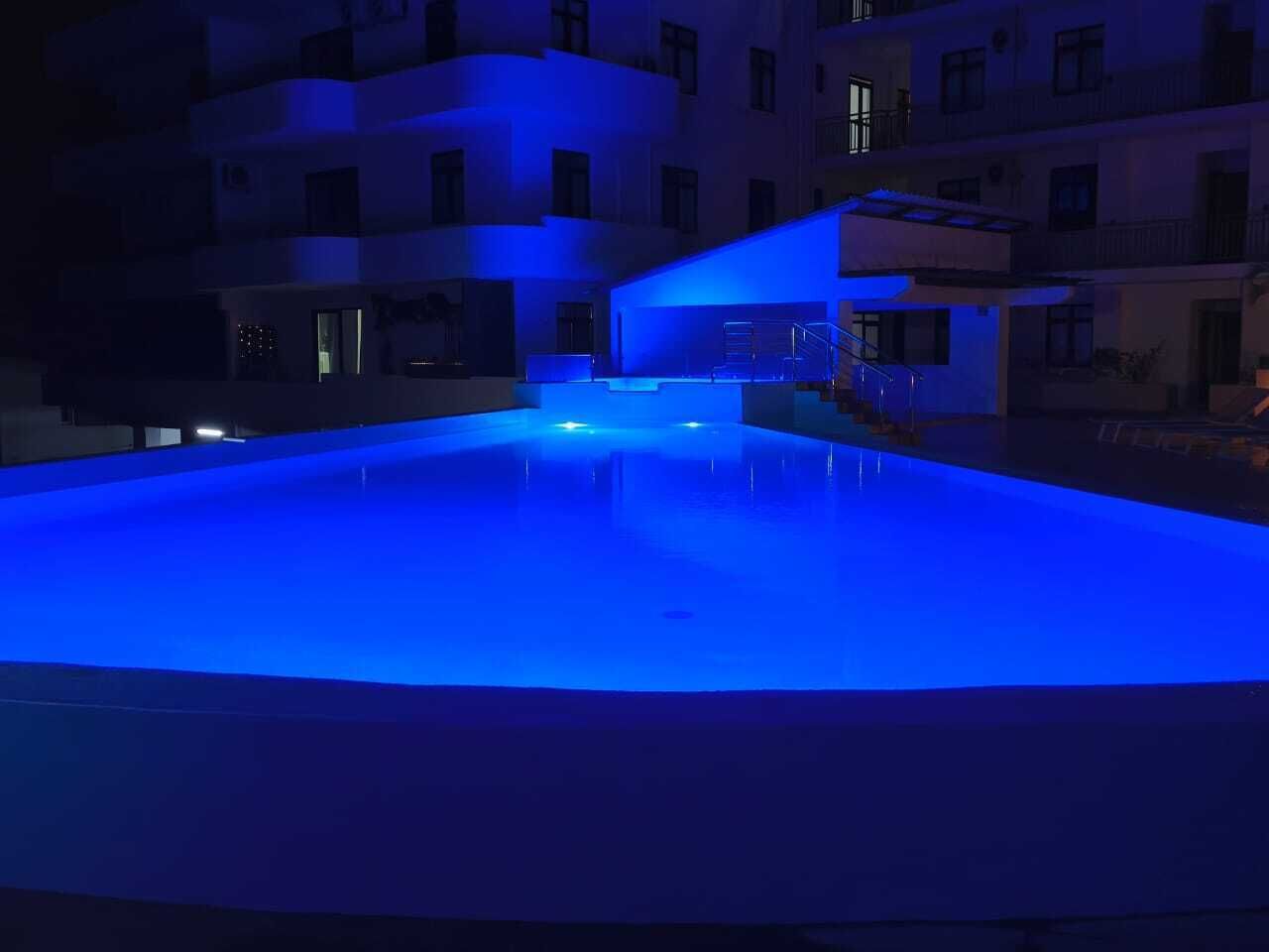 حمام سباحة