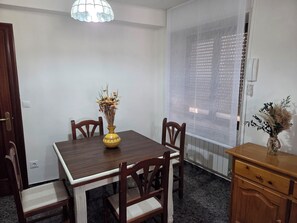 Dining - Rural apartment in a private building; pets allowed (Lapuebla de Labarca)