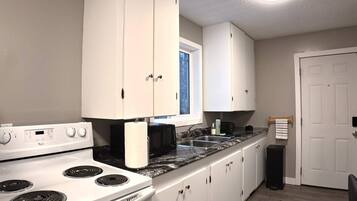 Coffee/tea maker, fridge, microwave, oven