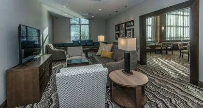 Free Breakfast | Hearing ADA Suite in Charleston
