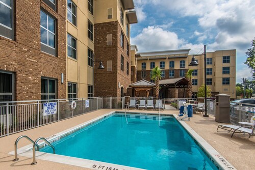 Free Breakfast | King Studio Suite + Balcony