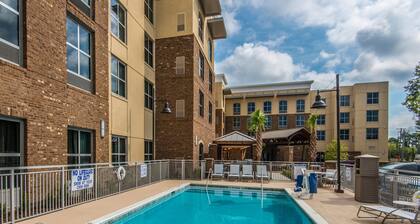 Free Breakfast | King Studio Suite + Balcony