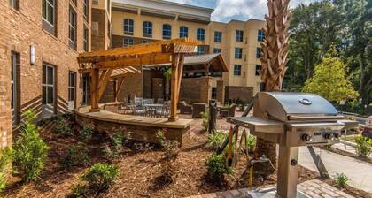 Free Breakfast | King Studio Suite + Balcony