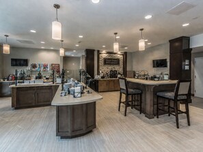 Dining - Free Breakfast | ADA Studio Suite w/ Roll-in Shwr (Mt. Pleasant)