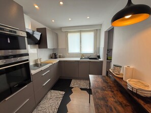 Coffee/tea maker, fridge, microwave, oven