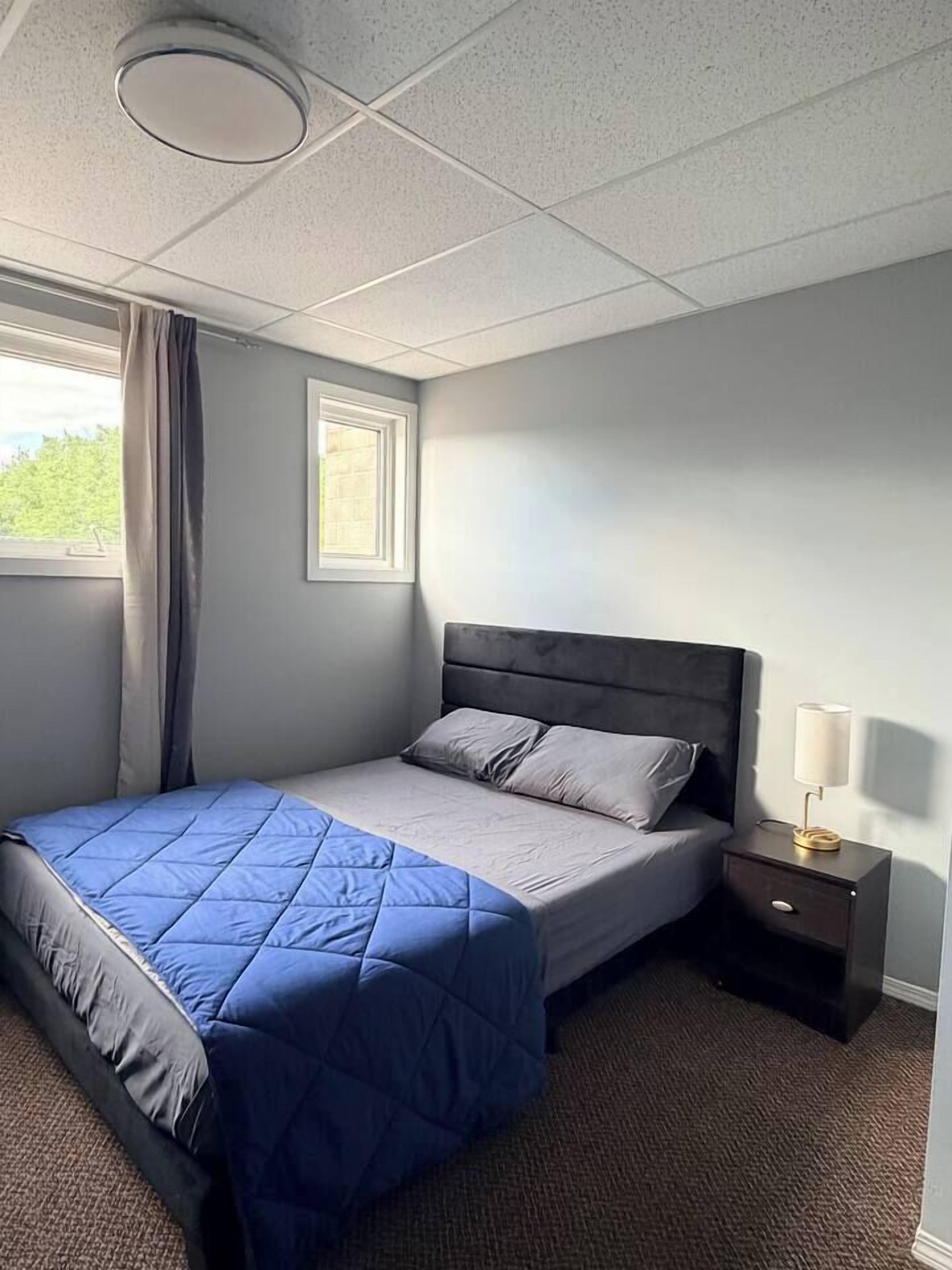 1 bedroom, desk, iron/ironing board, WiFi
