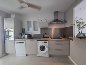 A compact kitchen with a dishwasher, washing machine, and a built-in oven. - Villa Saint Raphael in peaceful Valescure (Golf course and beach nearby) (saint raphael)