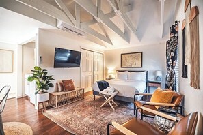 1 habitación, tabla de planchar con plancha, wifi y ropa de cama 